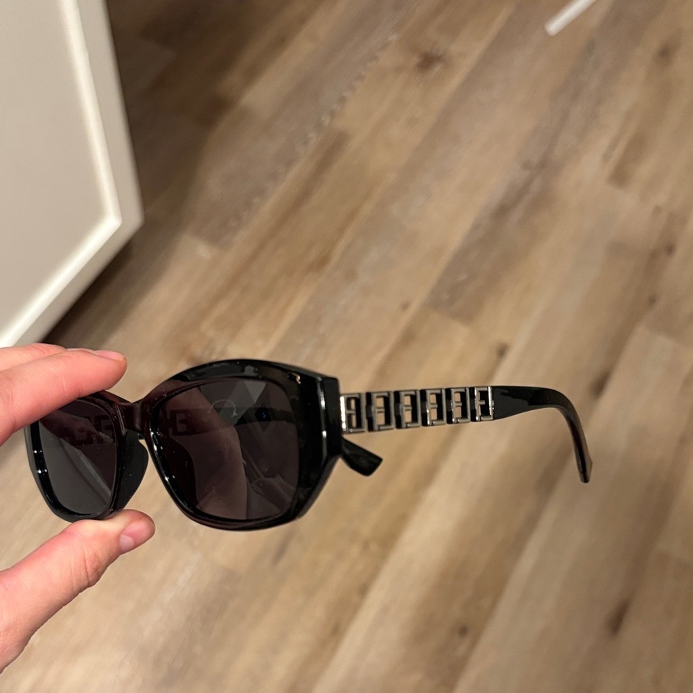 CC Boutique Black Sunglasses with Chain-Detail Temples - Picture 2 of 8